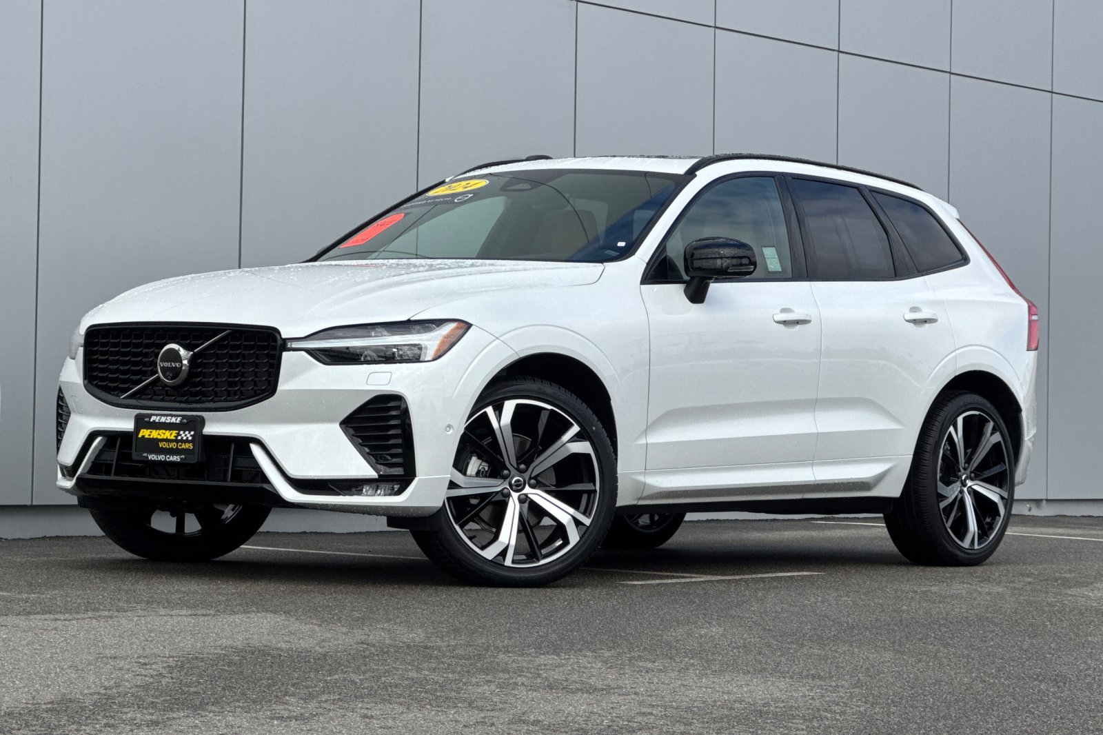 Used 2024 Volvo XC60 B5 Ultimate w/ Climate Package