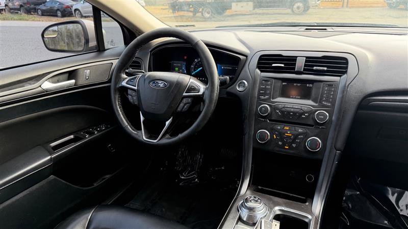 Used 2018 Ford Fusion SE w/ Equipment Group 601A FWD image 17