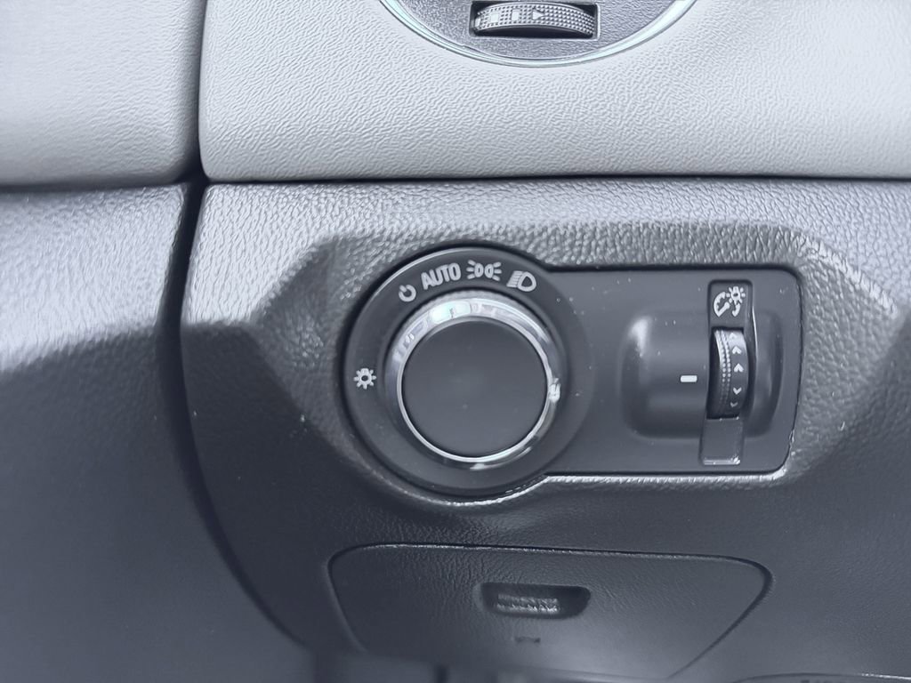 Used 2015 Chevrolet Cruze LT image 21