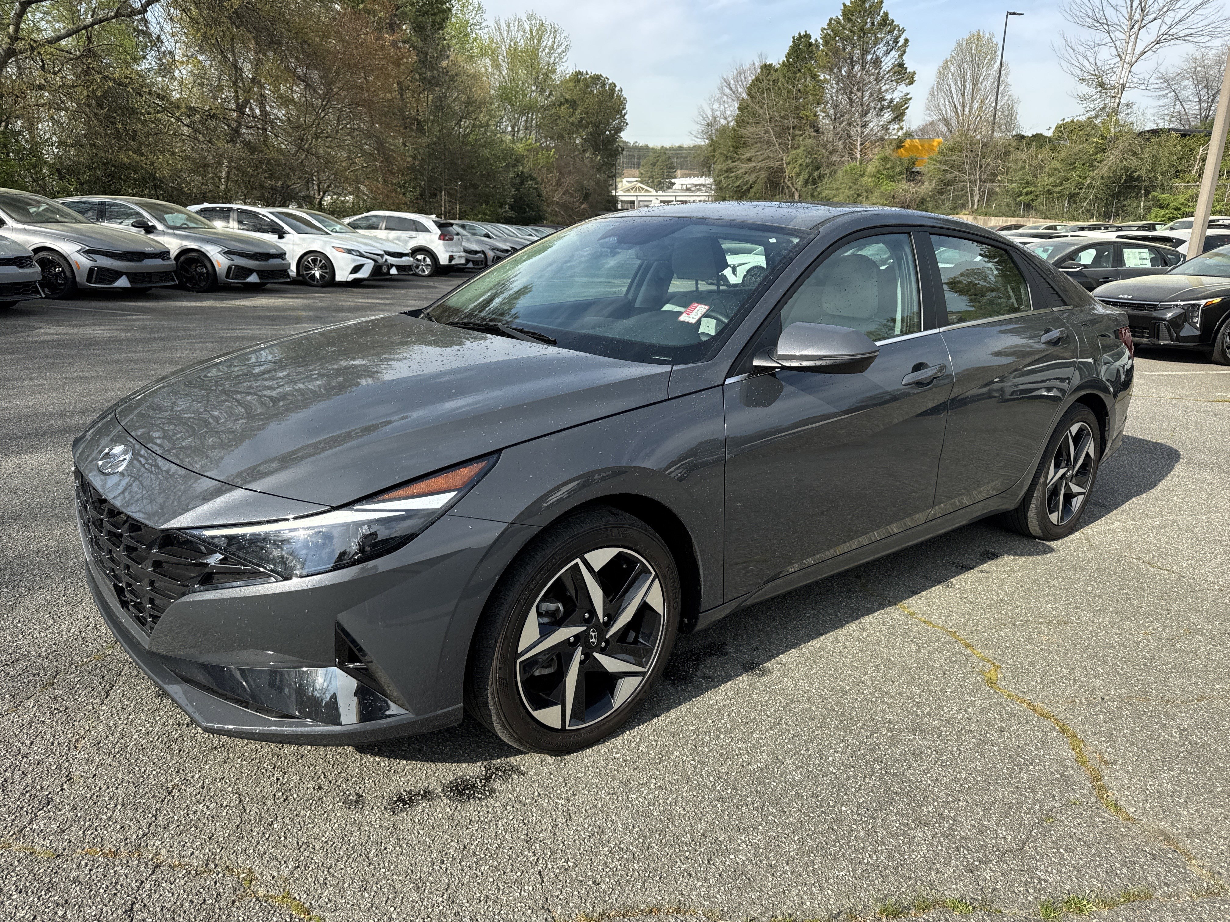 Used 2023 Hyundai Elantra Limited image 3