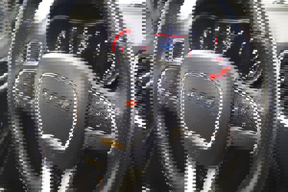 Used 2019 Dodge Durango SXT image 35