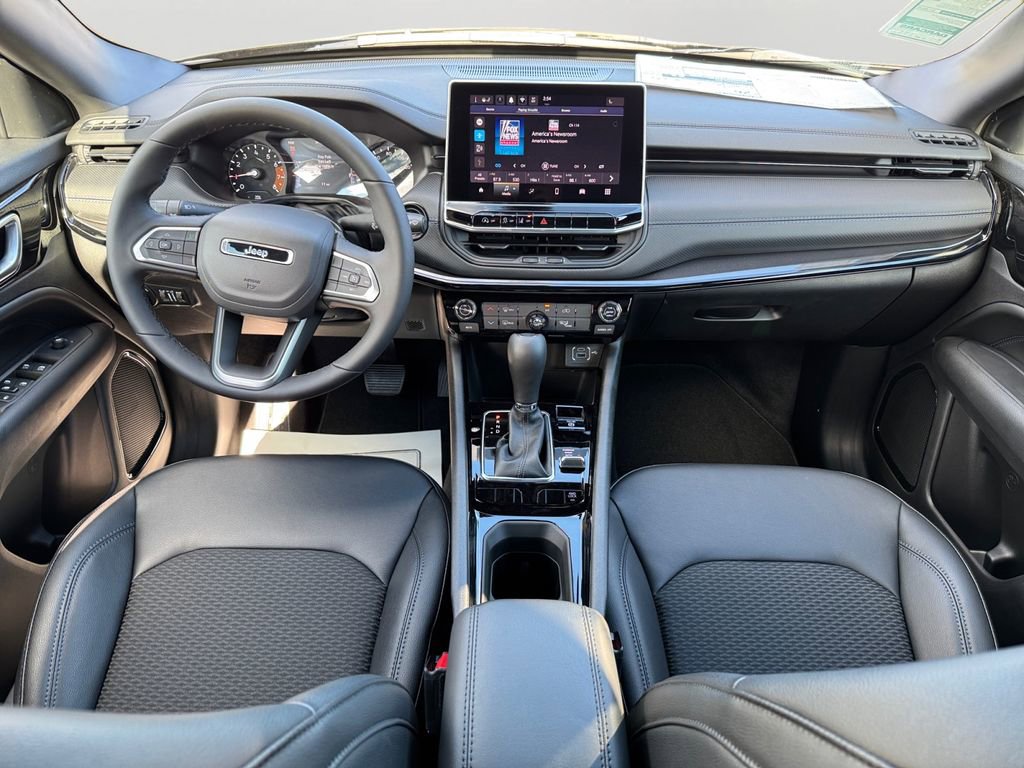 New 2026 Jeep Compass Latitude image 17