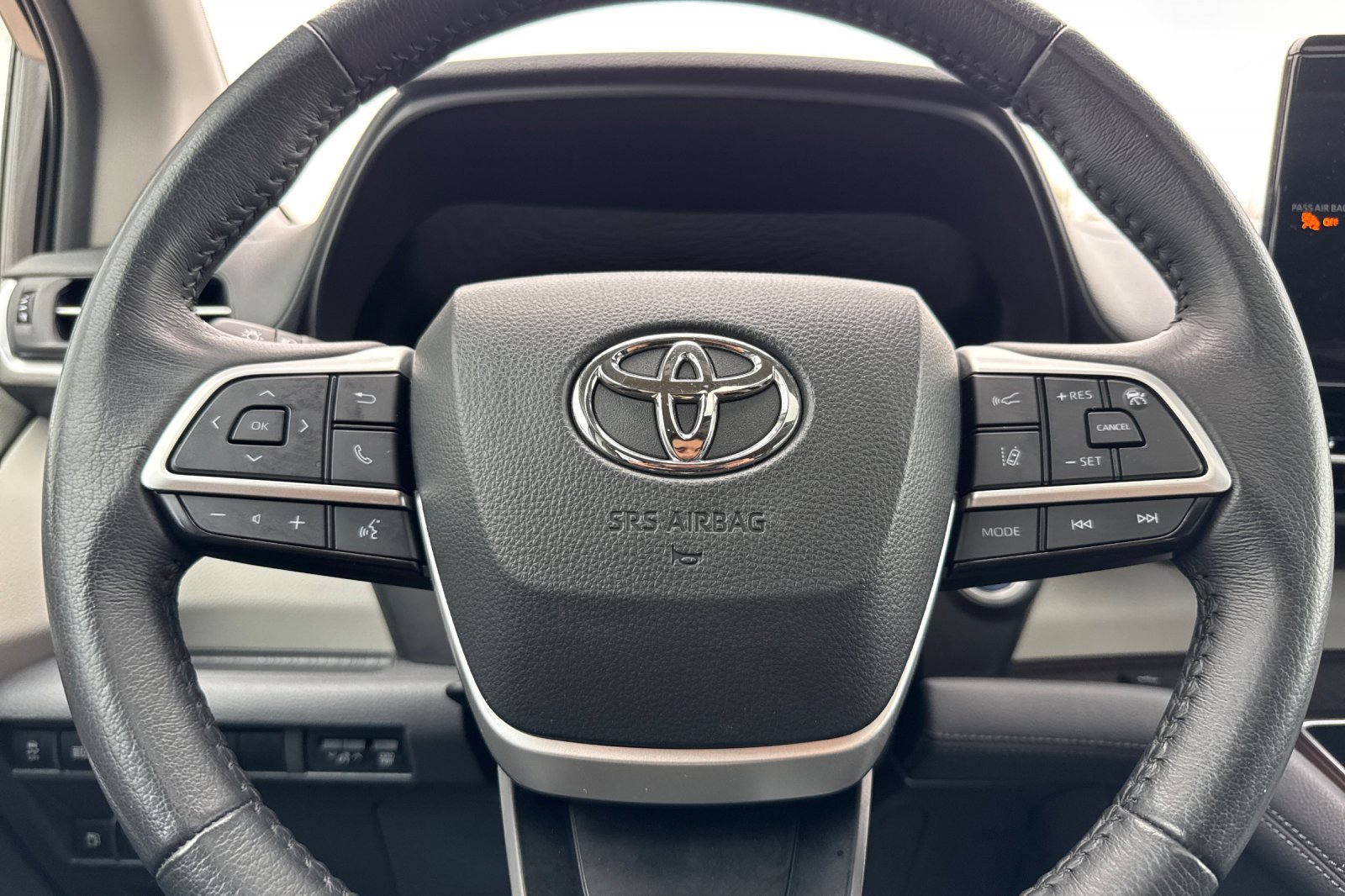 Certified 2024 Toyota Sienna XLE FWD image 28