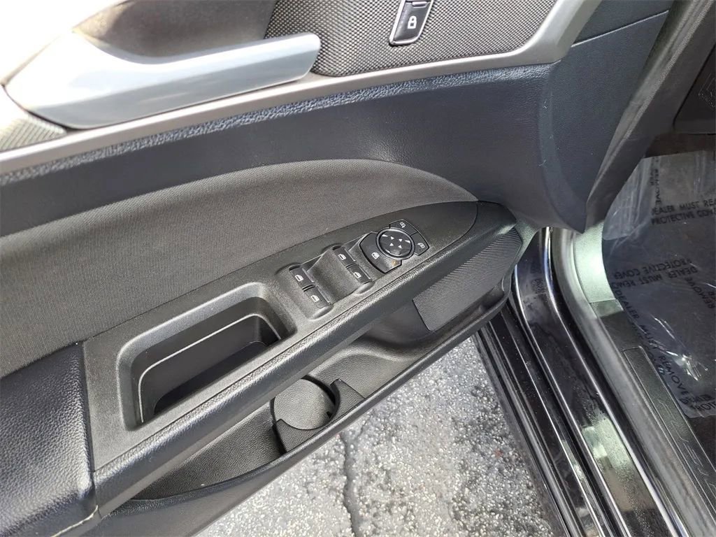 Used 2019 Ford Fusion SE image 22