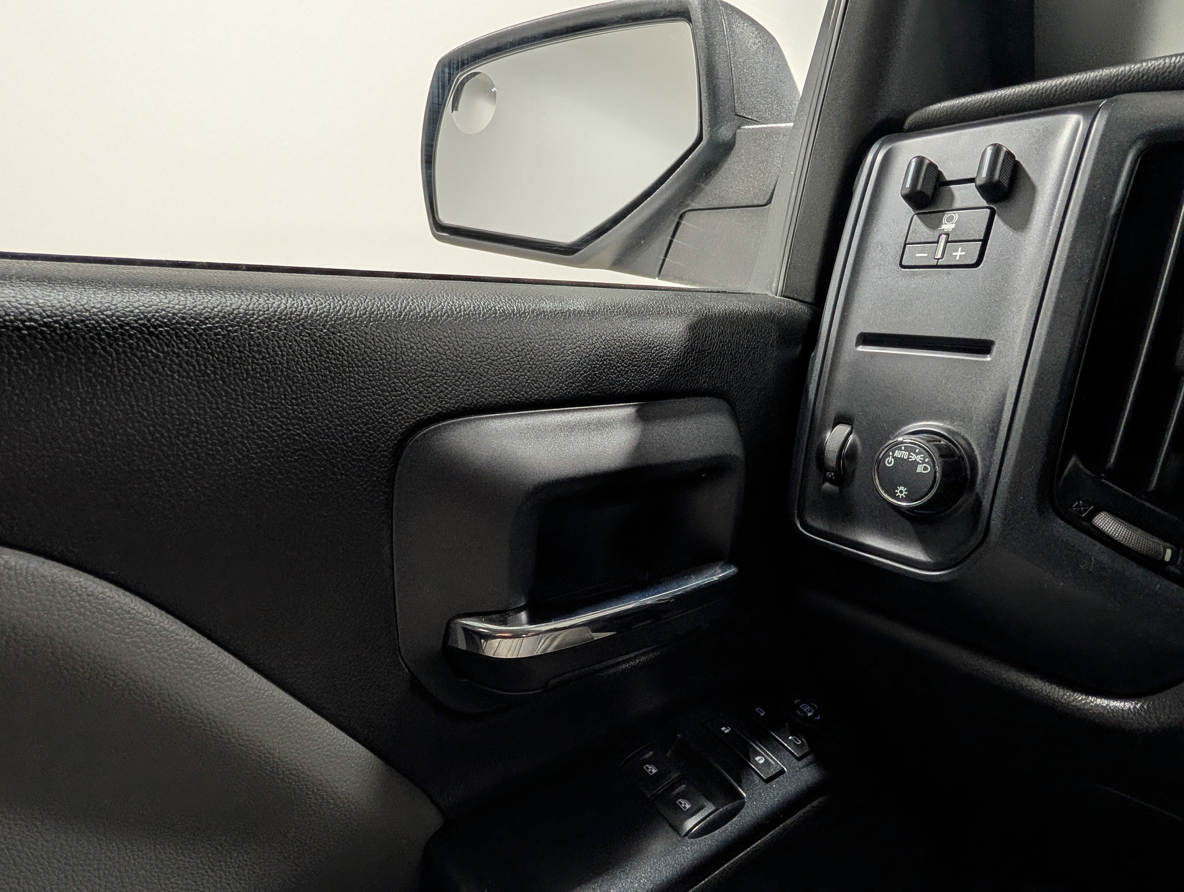 Used 2018 Chevrolet Silverado 1500 LS w/ Trailering Package AWD/4WD image 24