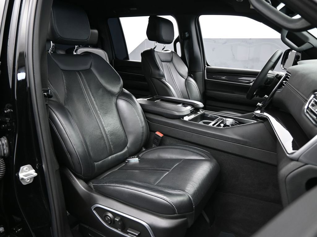 Used 2024 Jeep Wagoneer 2WD image 49