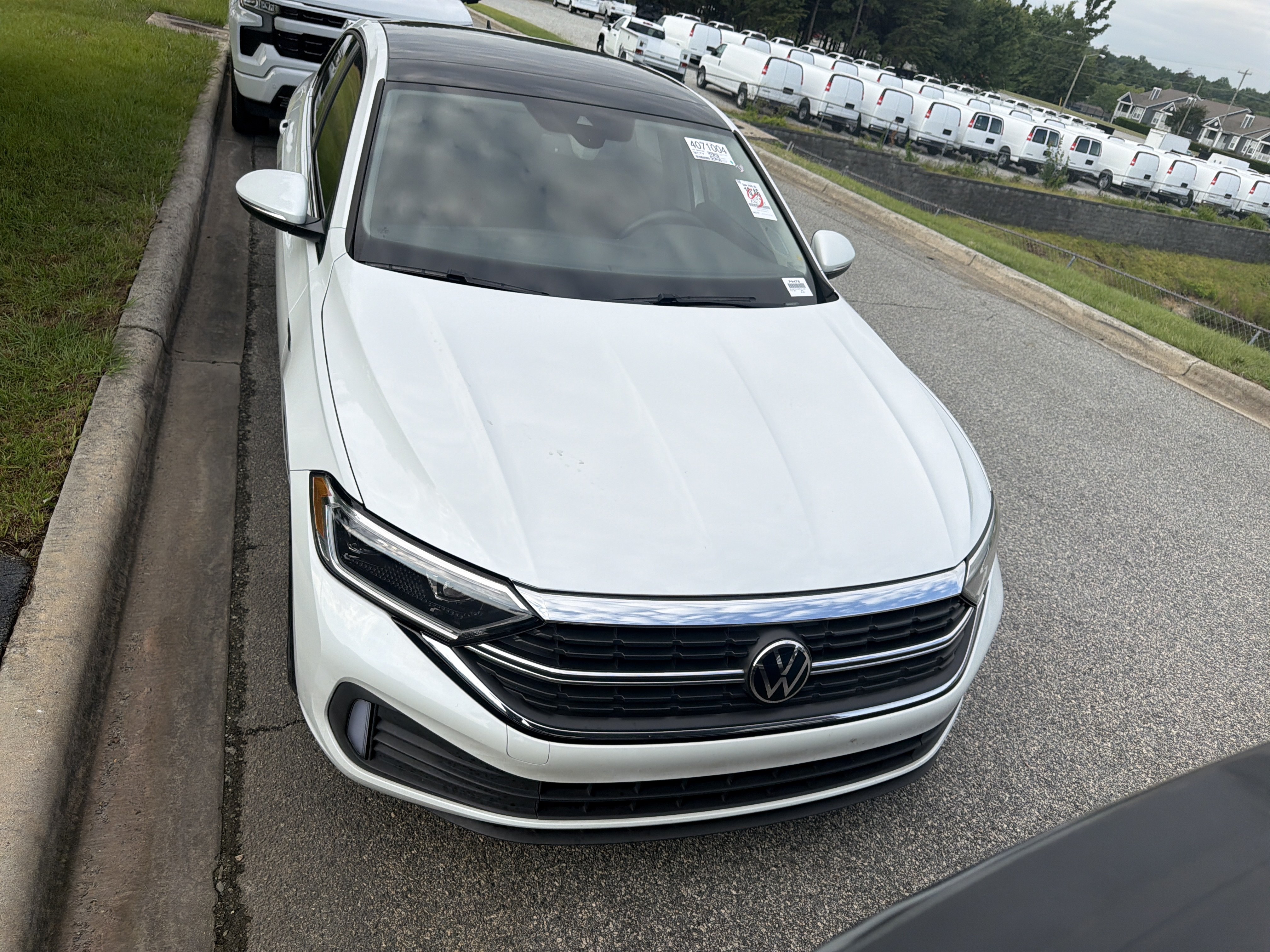 Used 2024 Volkswagen Jetta SEL FWD image 3