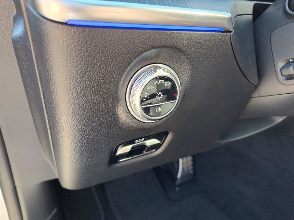 New 2025 Mercedes-Benz C 300 4MATIC Sedan image 17