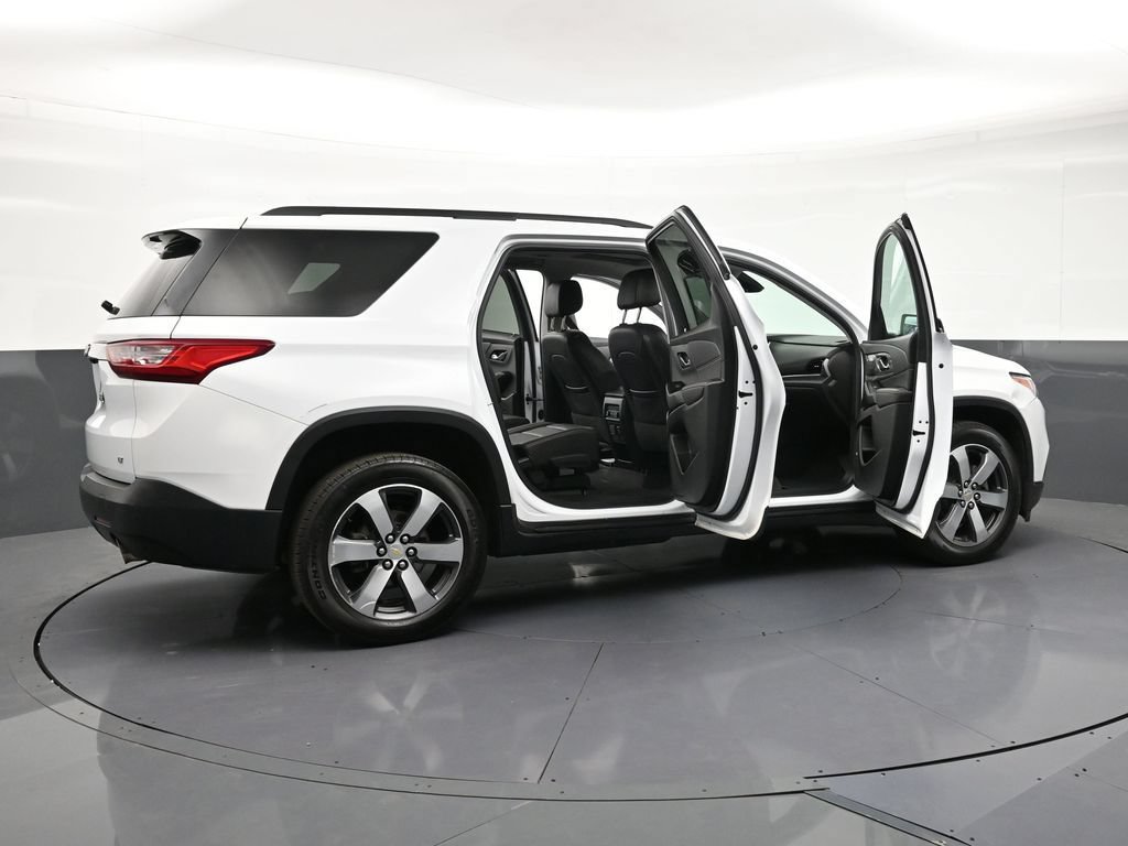 Certified 2020 Chevrolet Traverse LT w/ LT Premium Package AWD/4WD image 32