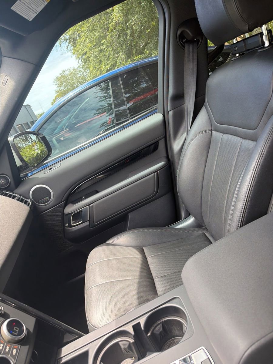 Used 2019 Land Rover Discovery SE AWD/4WD image 3