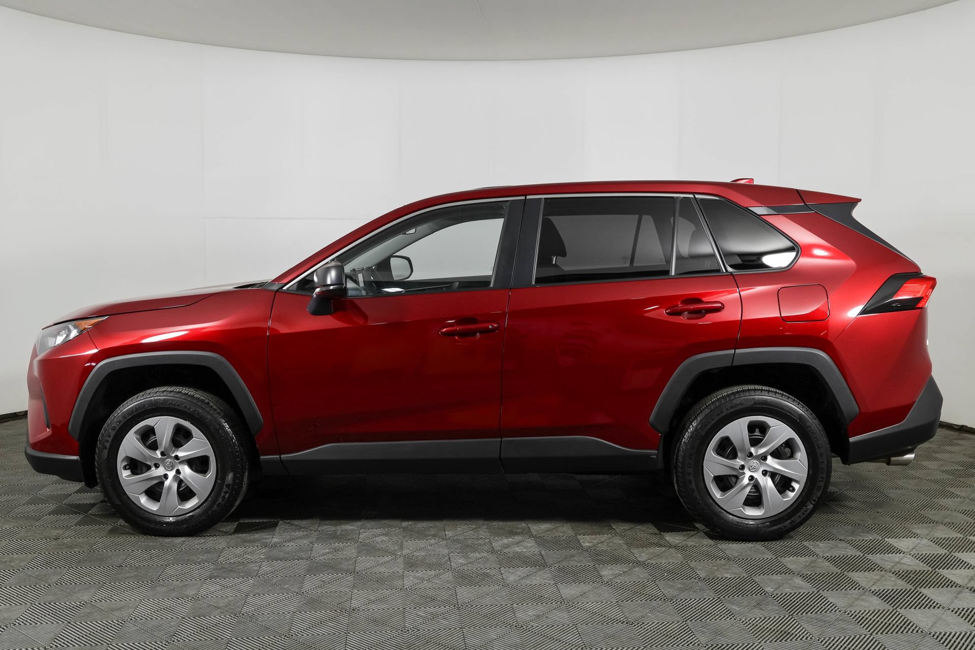 Used 2022 Toyota RAV4 LE AWD/4WD image 19