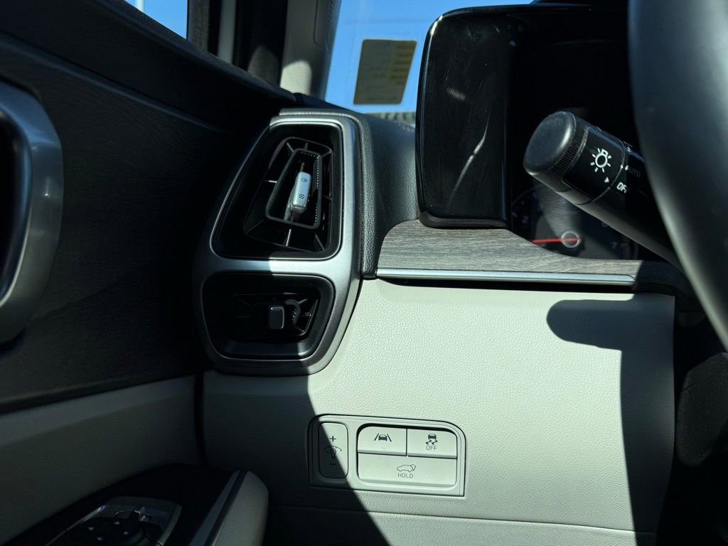 Used 2022 Kia Sorento EX w/ Panoramic Sunroof Package image 12