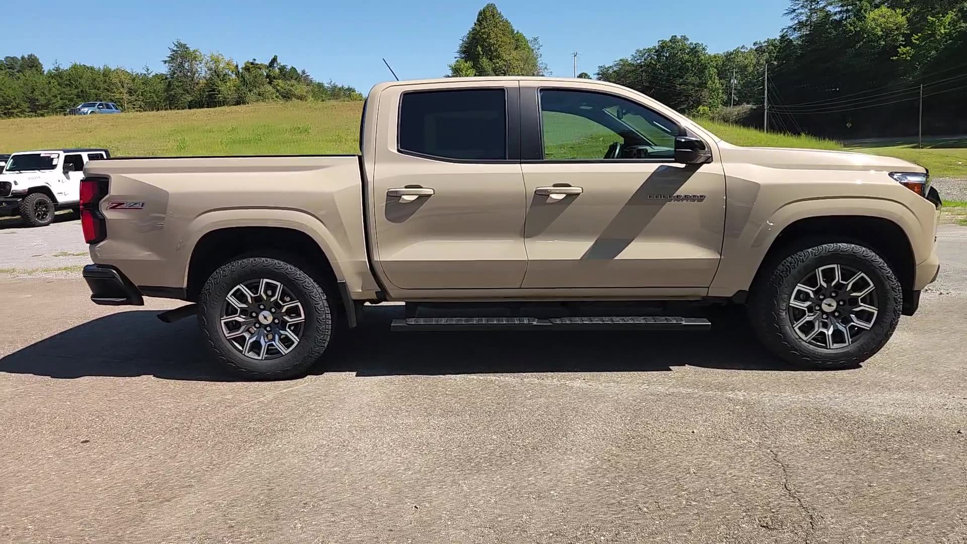 Used 2024 Chevrolet Colorado Z71 w/ Z71 Convenience Package 2 AWD/4WD image 16