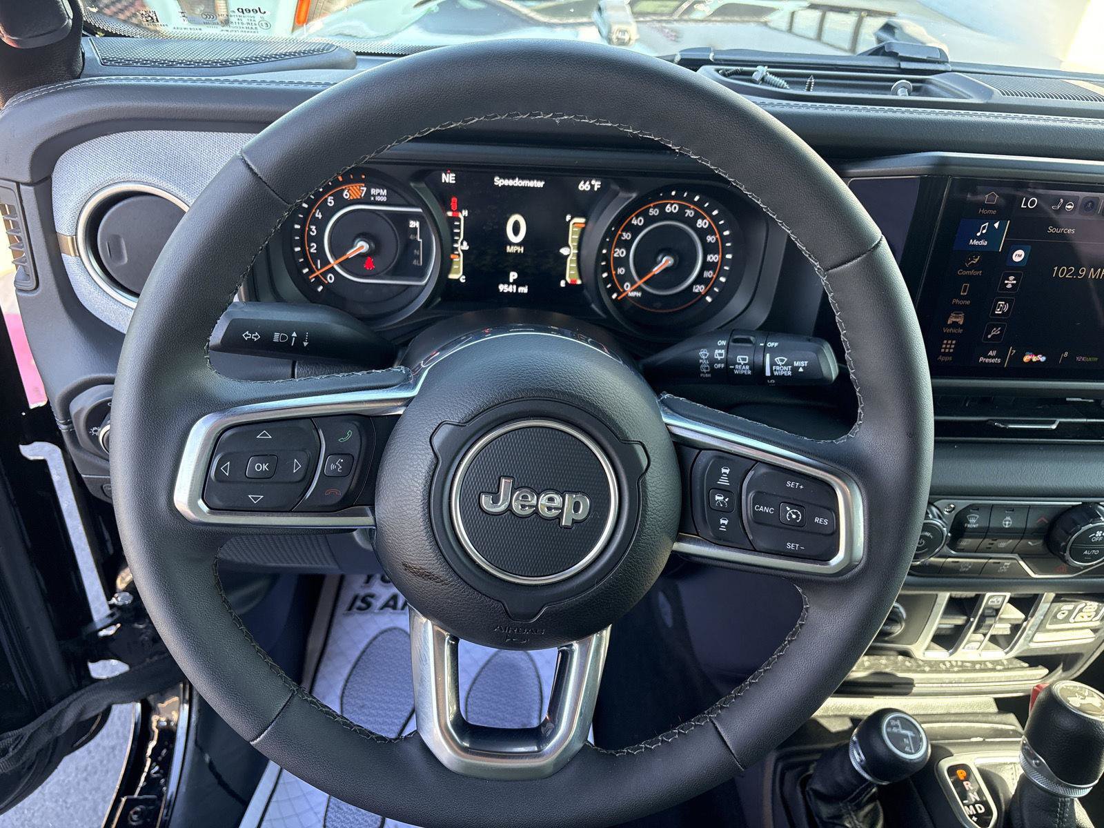 Used 2026 Jeep Wrangler Unlimited Sahara AWD/4WD image 16