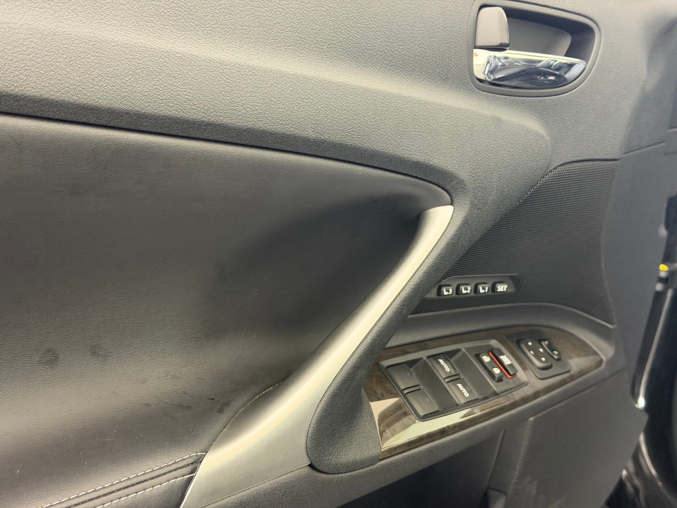 Used 2014 Lexus IS 250C w/ Luxury Package RWD image 13