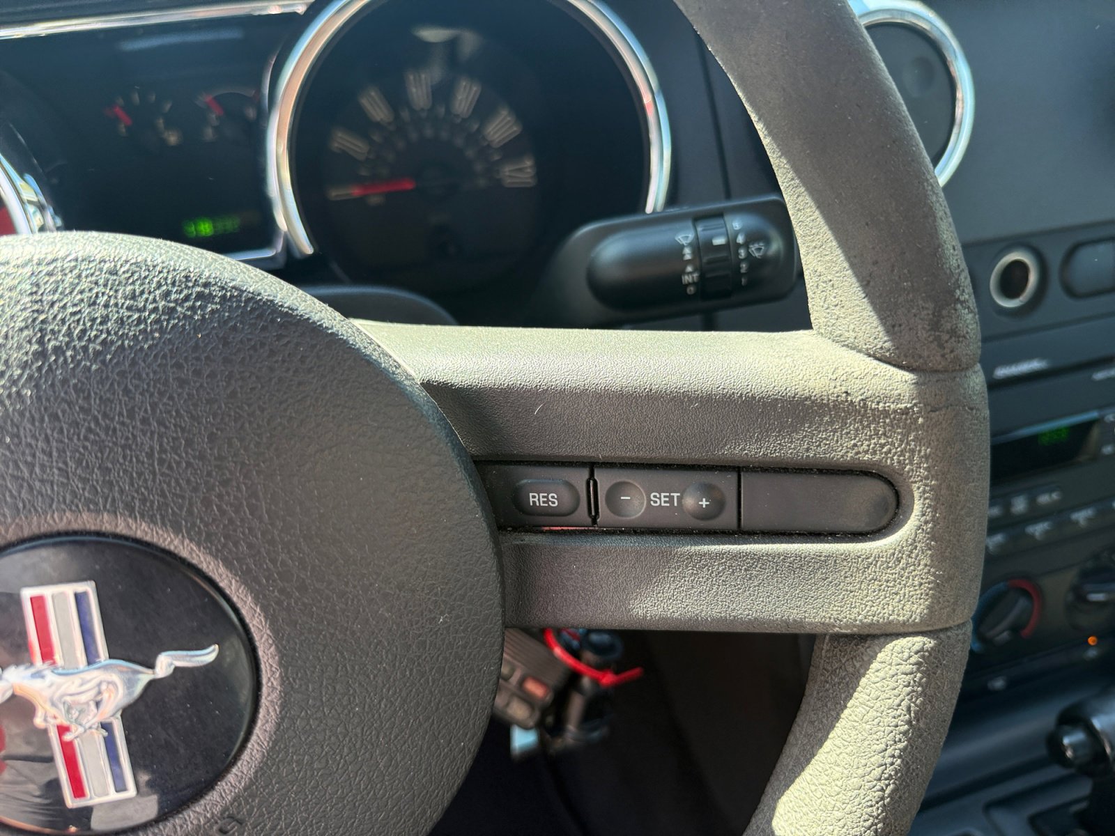 Used 2008 Ford Mustang Deluxe image 22