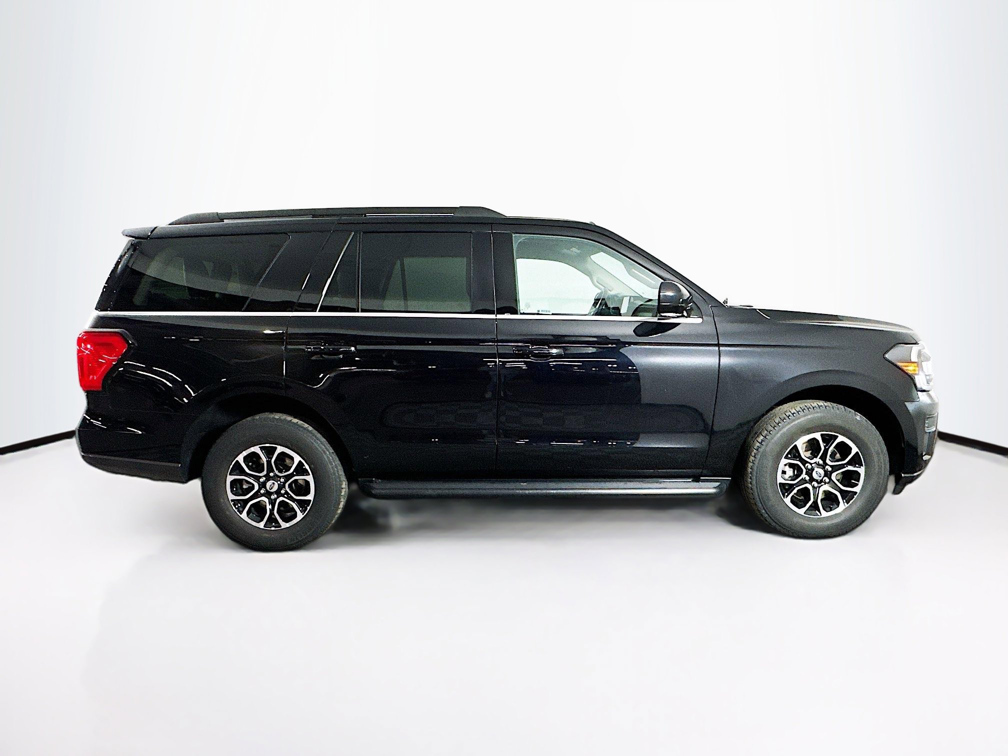 Used 2024 Ford Expedition XLT image 10