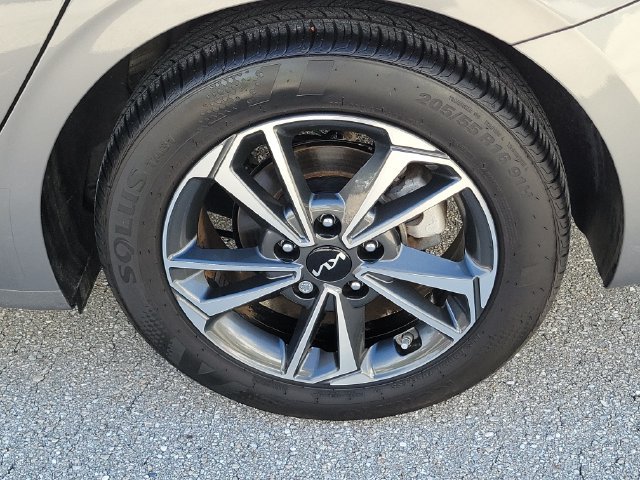 Certified 2024 Kia Forte LXS FWD image 7