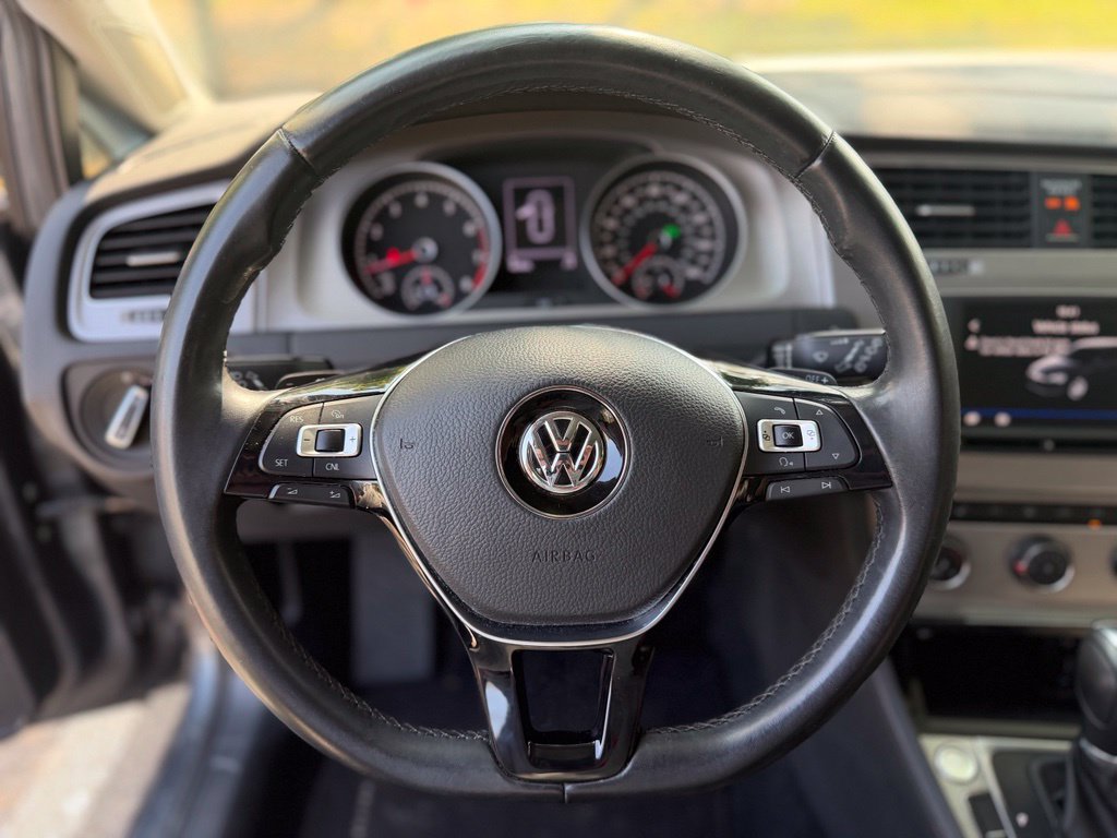 Used 2017 Volkswagen Golf S FWD image 23