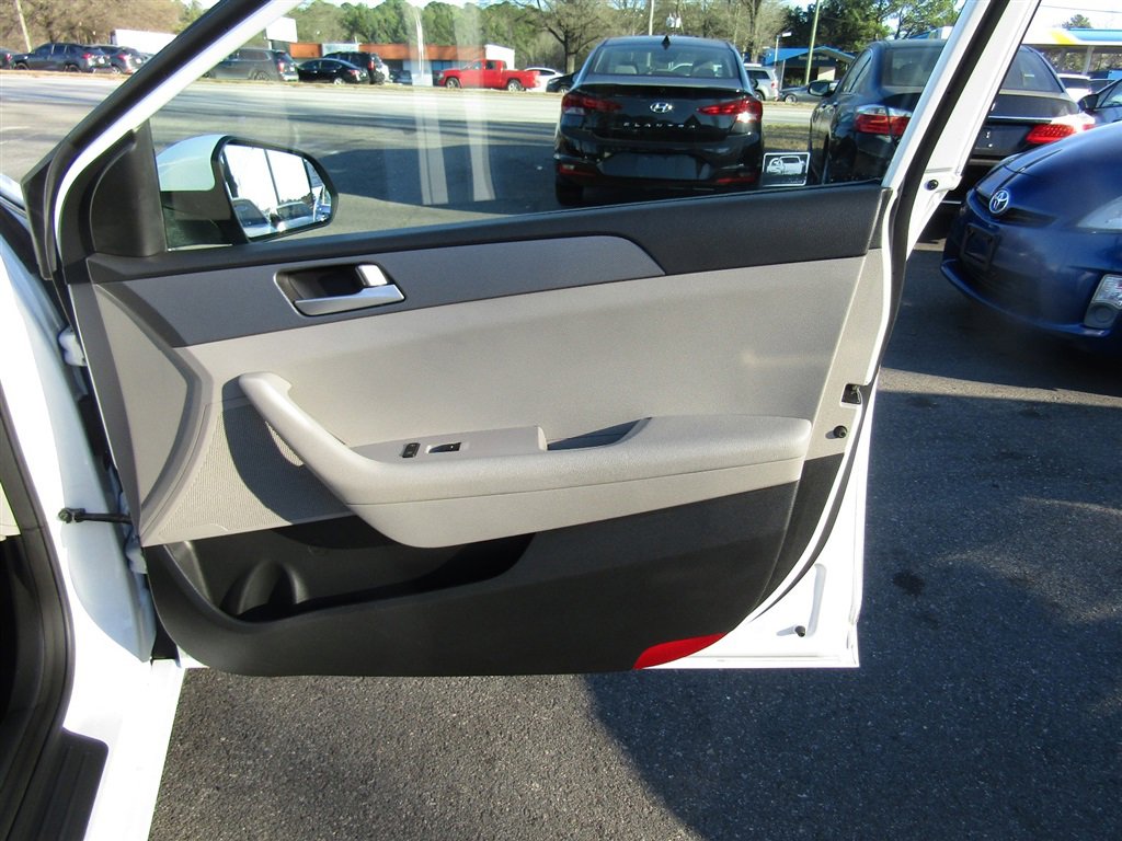 Used 2015 Hyundai Sonata SE image 20