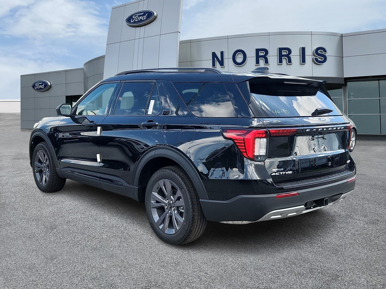 New 2026 Ford Explorer Active w/ Active Comfort Package AWD/4WD image 3