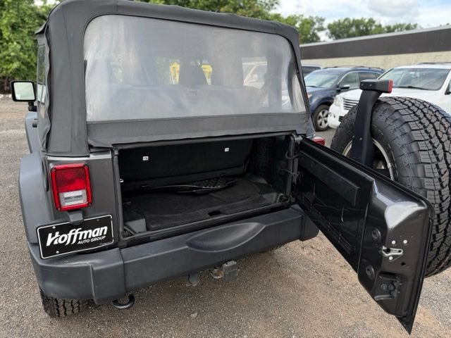 Used 2018 Jeep Wrangler Rubicon AWD/4WD image 11