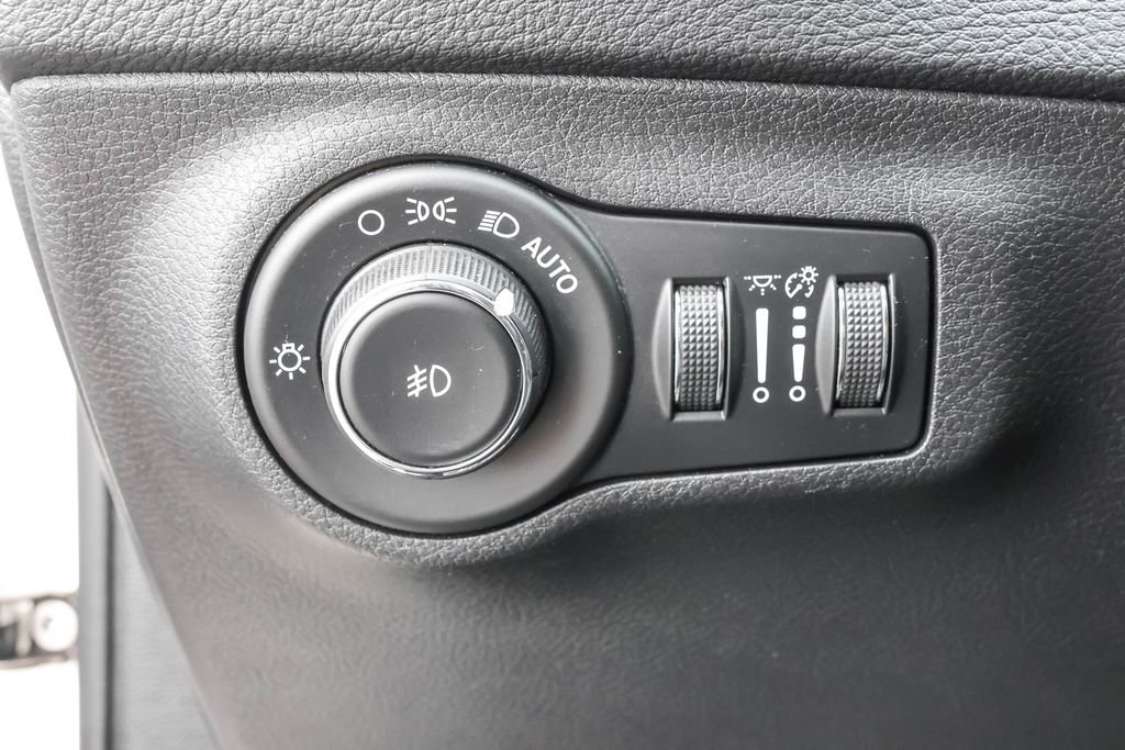 Used 2018 Jeep Compass Limited w/ Navigation Group image 19