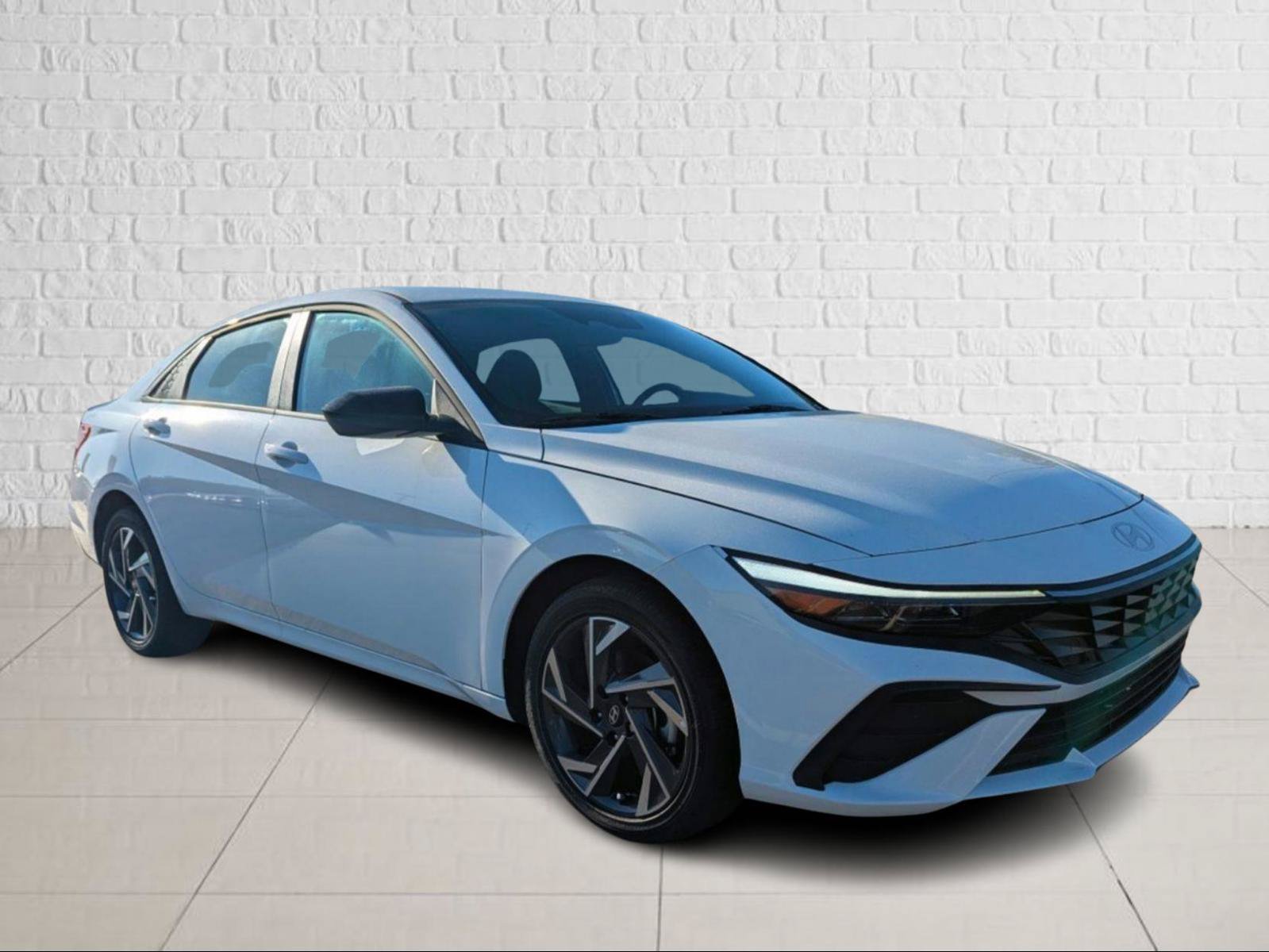 Certified 2025 Hyundai Elantra SEL FWD image 1