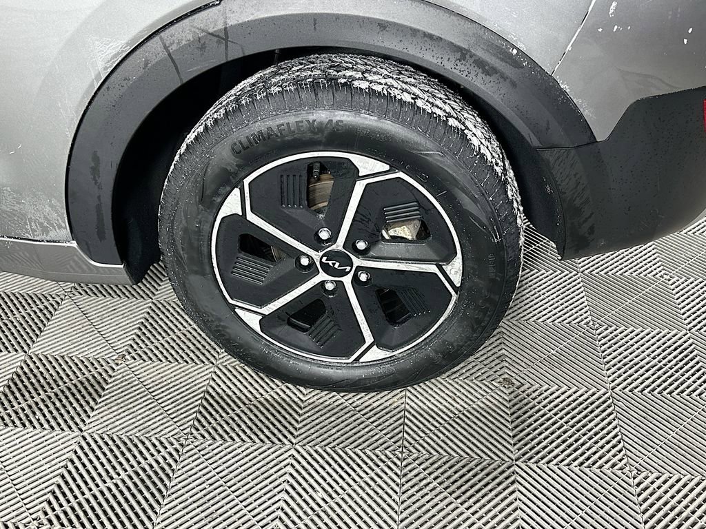 Used 2023 Kia Niro EX image 39