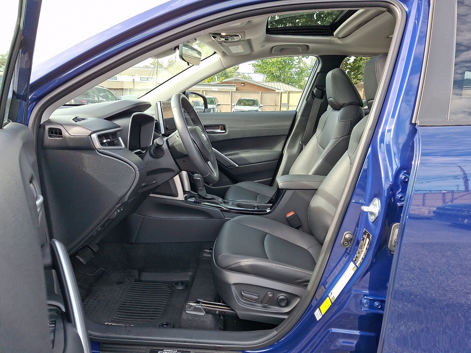 Used 2024 Toyota Corolla Cross XLE w/ Convenience Package AWD/4WD image 15