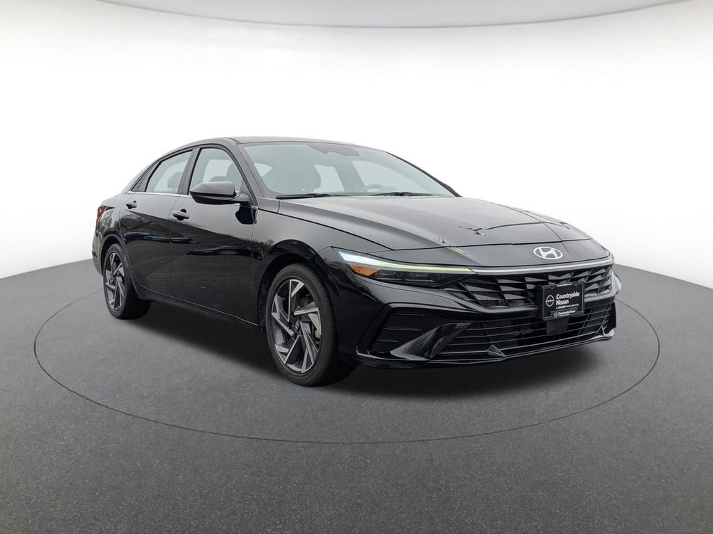 Used 2025 Hyundai Elantra SEL FWD image 3