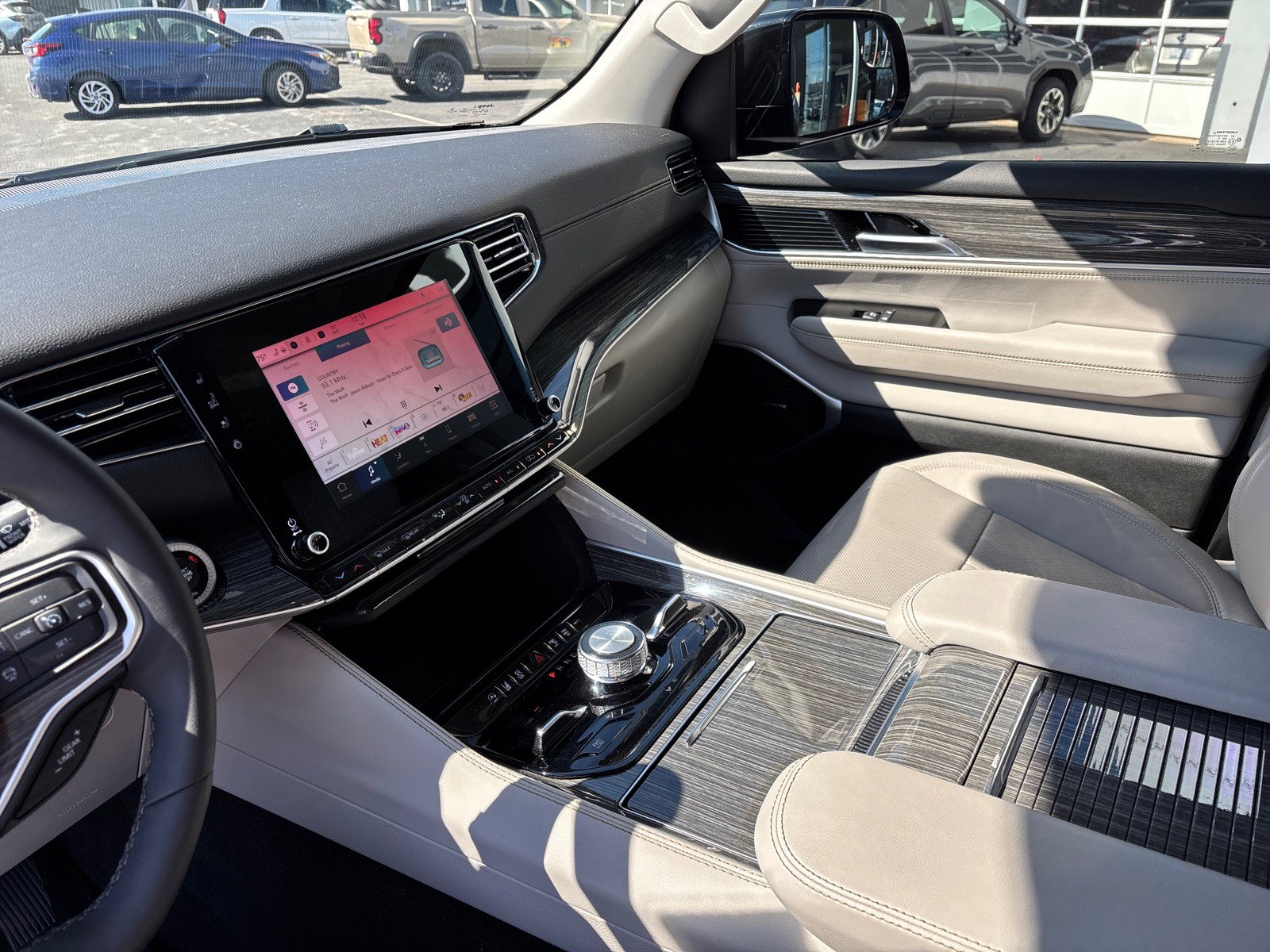 Used 2022 Jeep Wagoneer Series III w/ Flexible Seating Group image 27