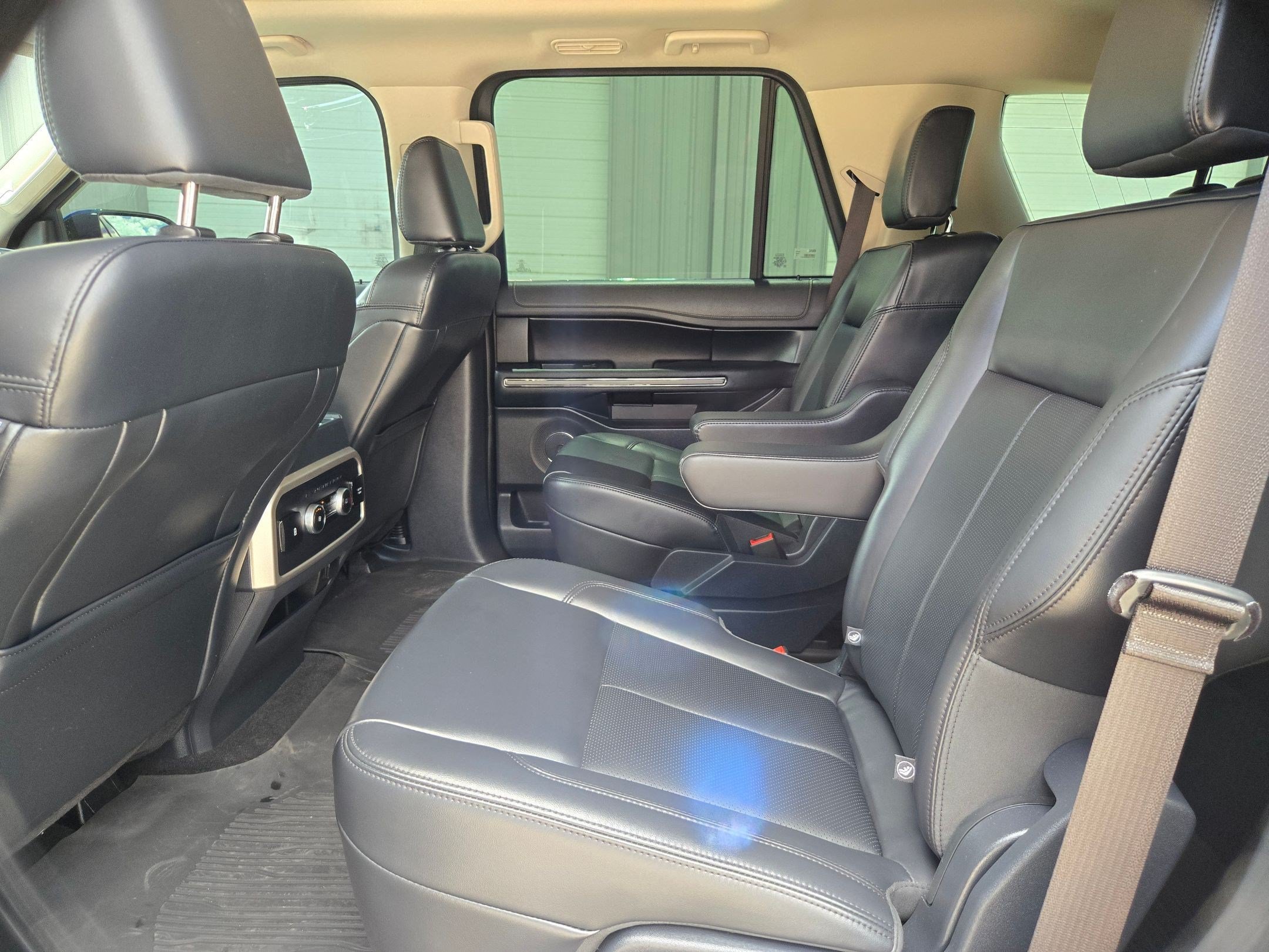 Used 2024 Ford Expedition XLT RWD image 14