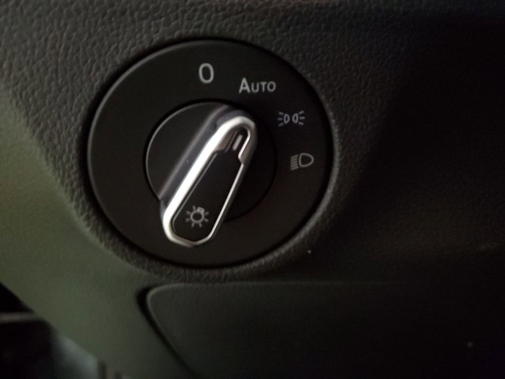 Certified 2023 Volkswagen Jetta SE w/ Panoramic Sunroof Package FWD image 16