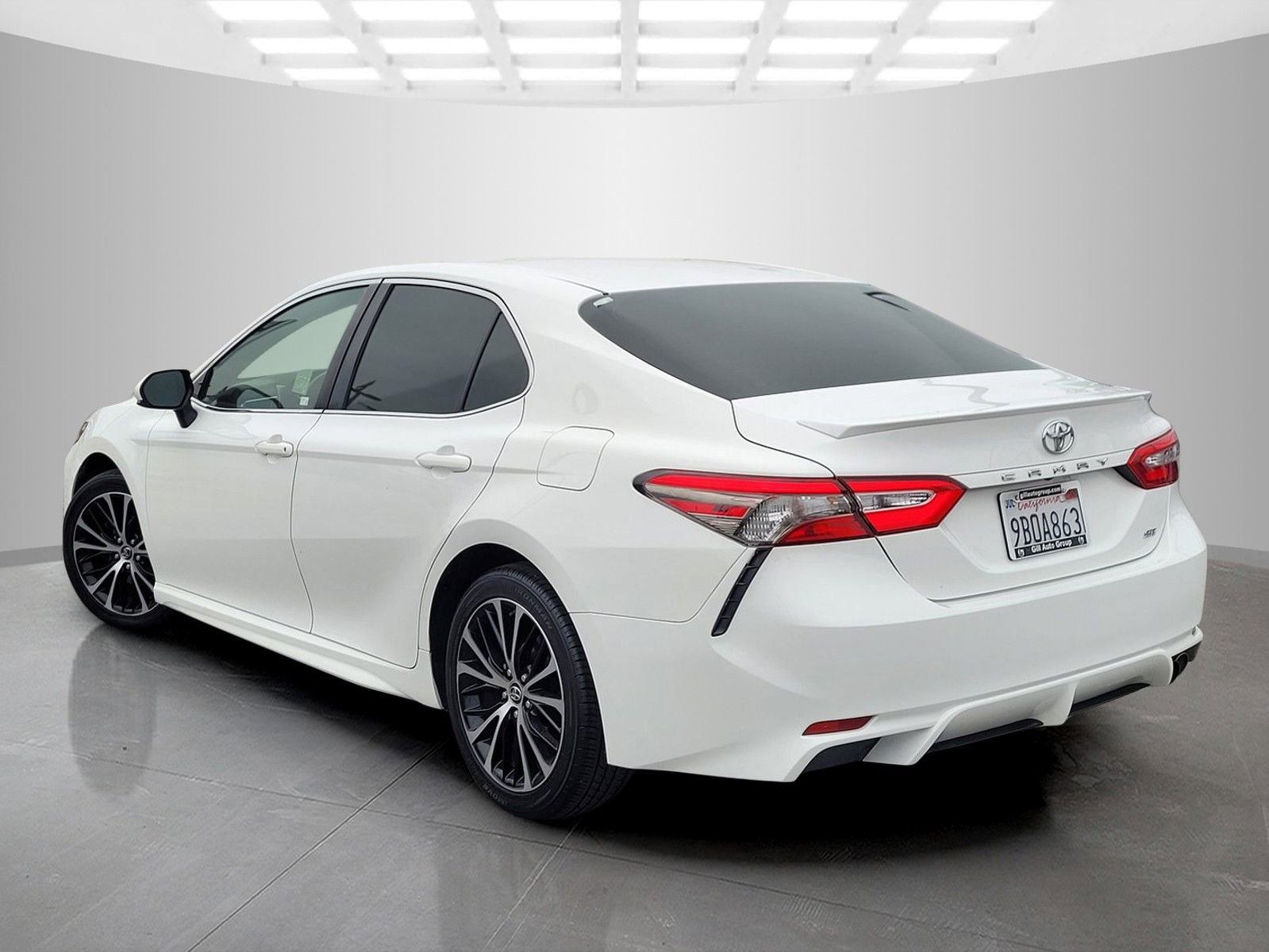 Used 2018 Toyota Camry SE FWD image 6