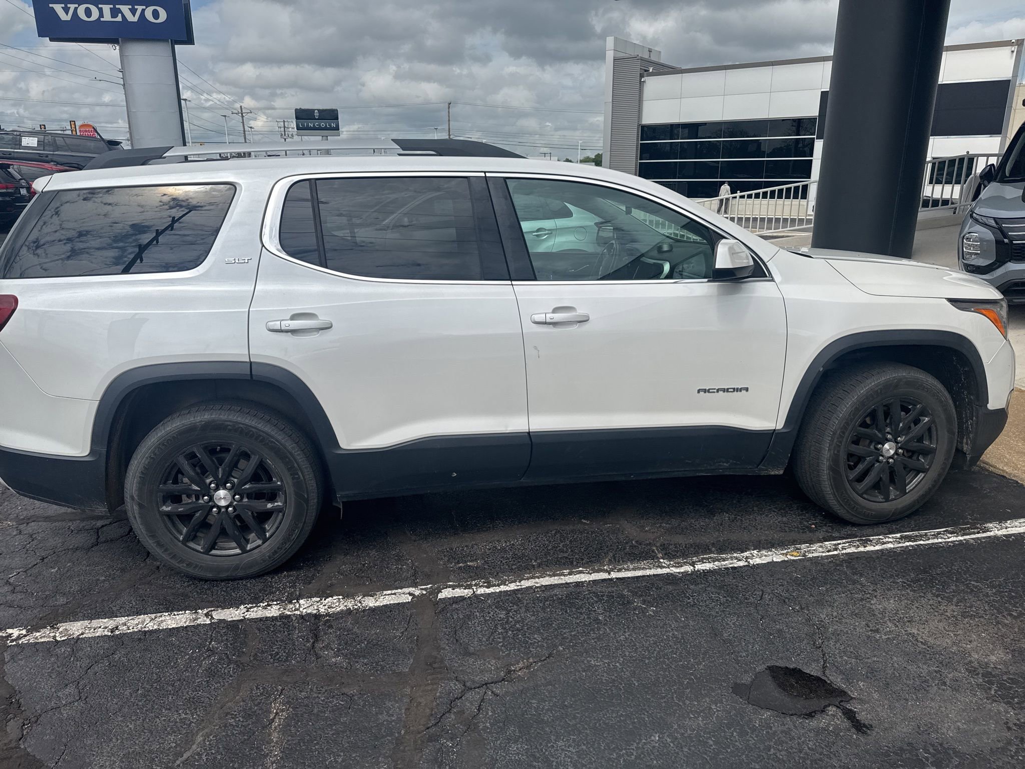 Used 2018 GMC Acadia SLT image 6
