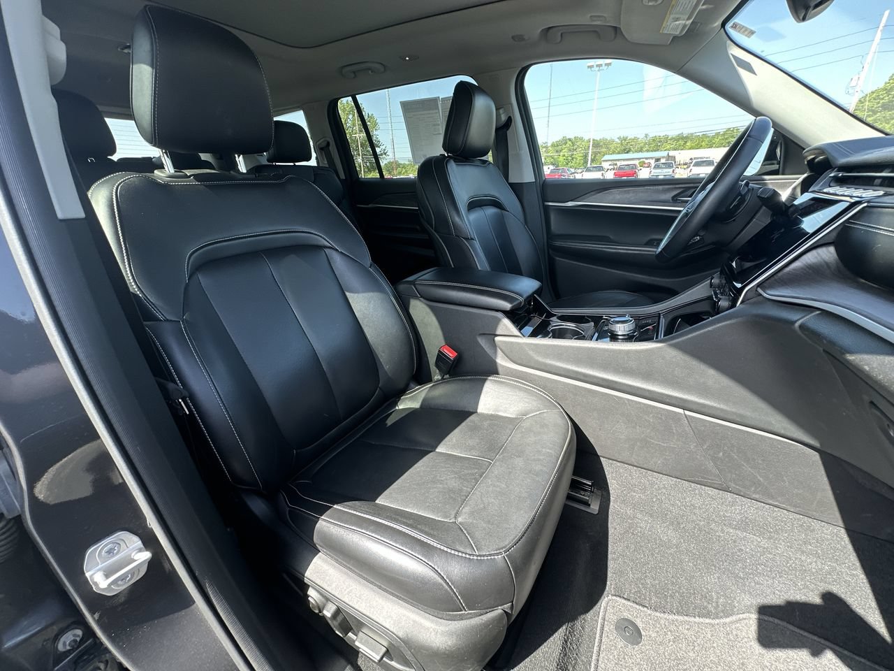 Used 2022 Jeep Grand Cherokee L Limited AWD/4WD image 27
