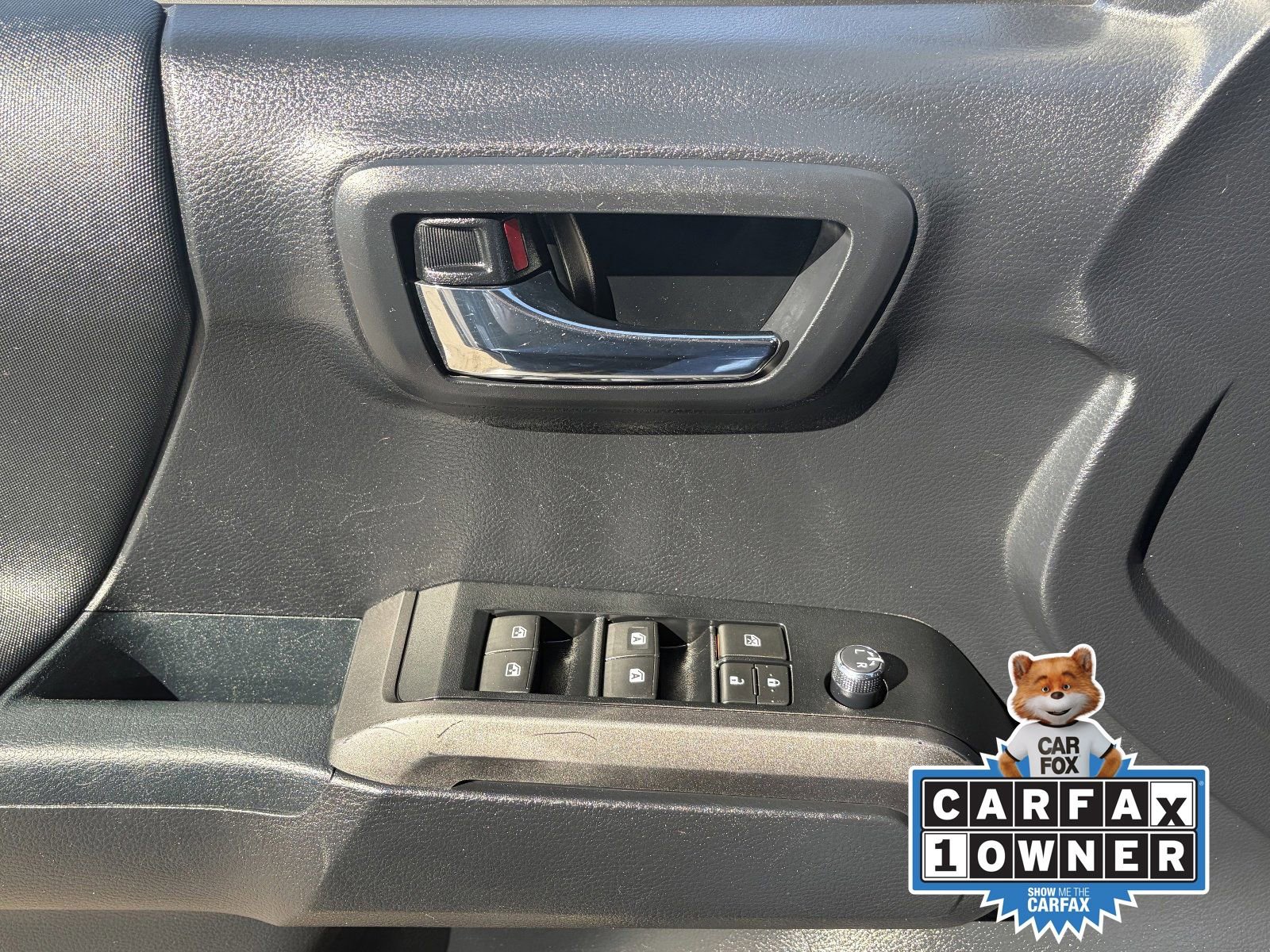 Used 2018 Toyota Tacoma TRD Off-Road w/ Technology Package AWD/4WD image 23