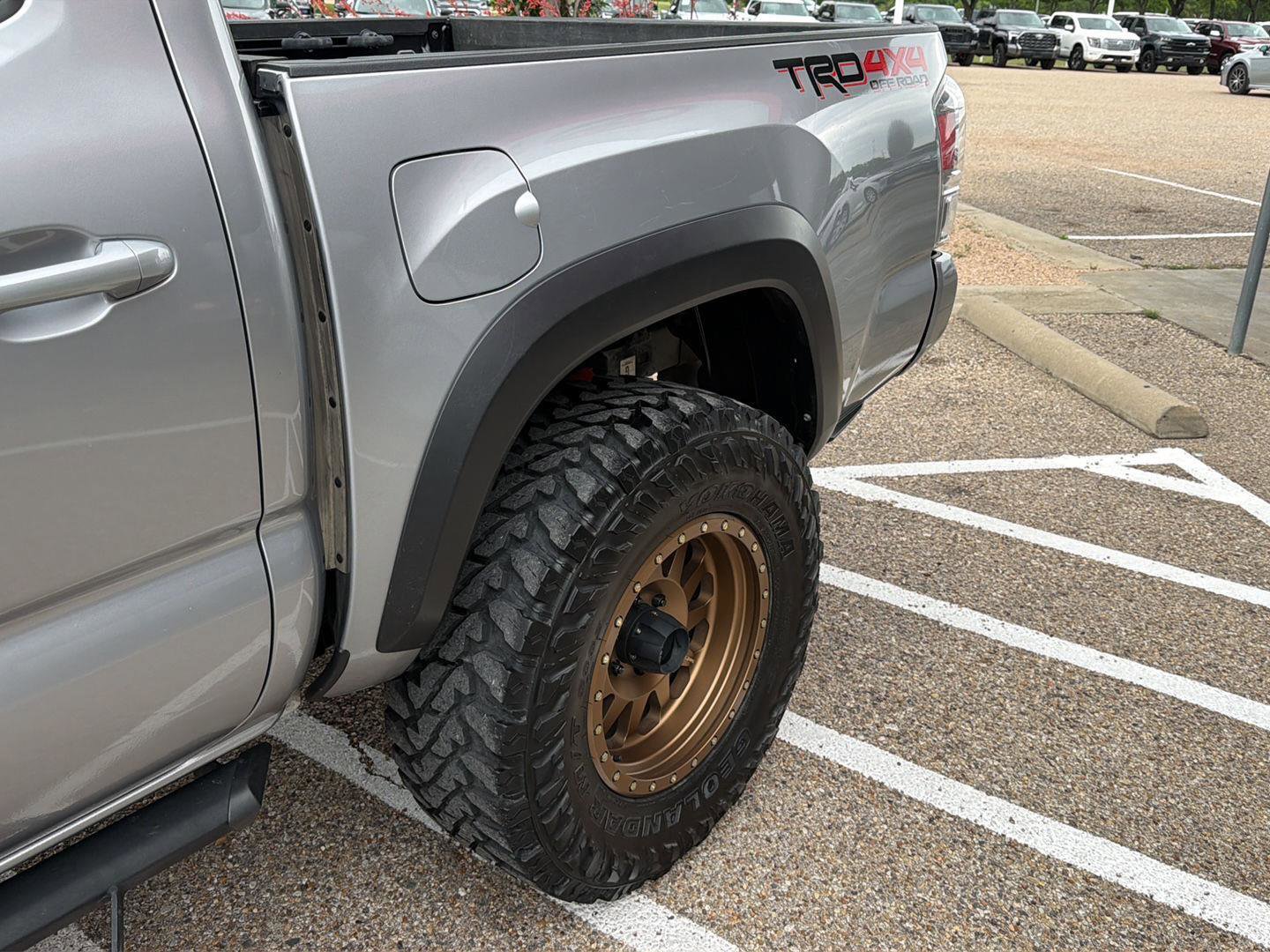Used 2021 Toyota Tacoma TRD Off-Road w/ Technology Package AWD/4WD image 13
