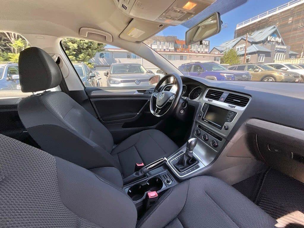 Used 2016 Volkswagen Golf S FWD image 17