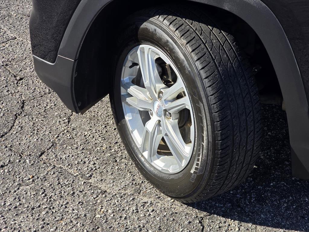 Used 2024 GMC Terrain SLE image 27