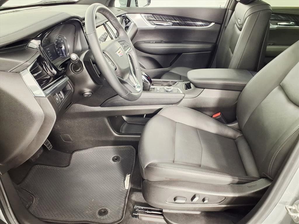Certified 2025 Cadillac XT6 Premium Luxury image 6