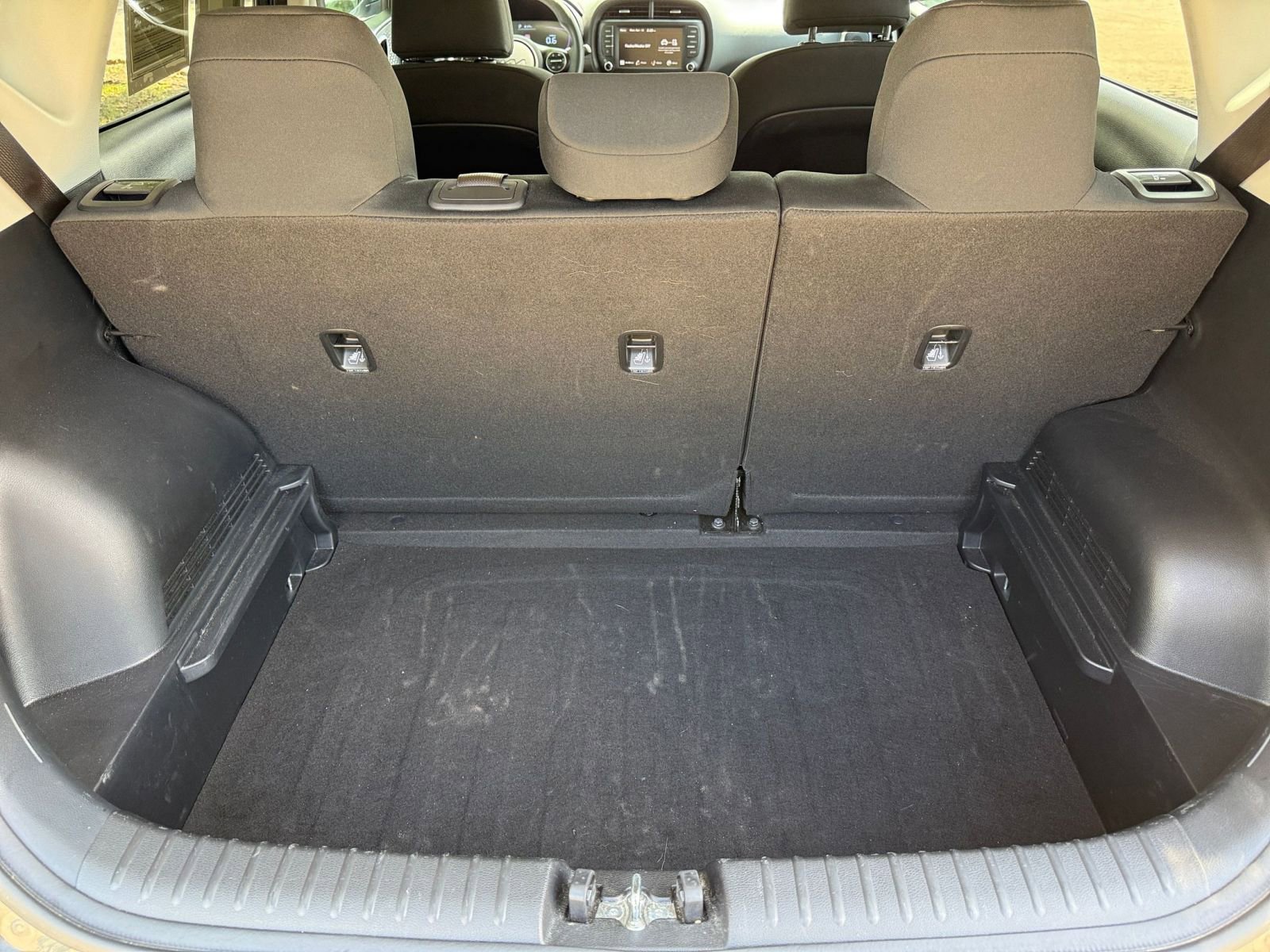 Used 2025 Kia Soul LX w/ LX Technology Package FWD image 31
