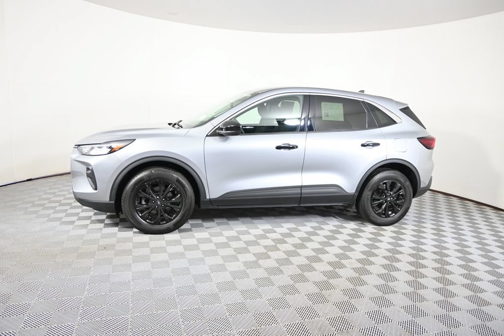 Used 2023 Ford Escape Active w/ Tech Pack #1 AWD/4WD image 2