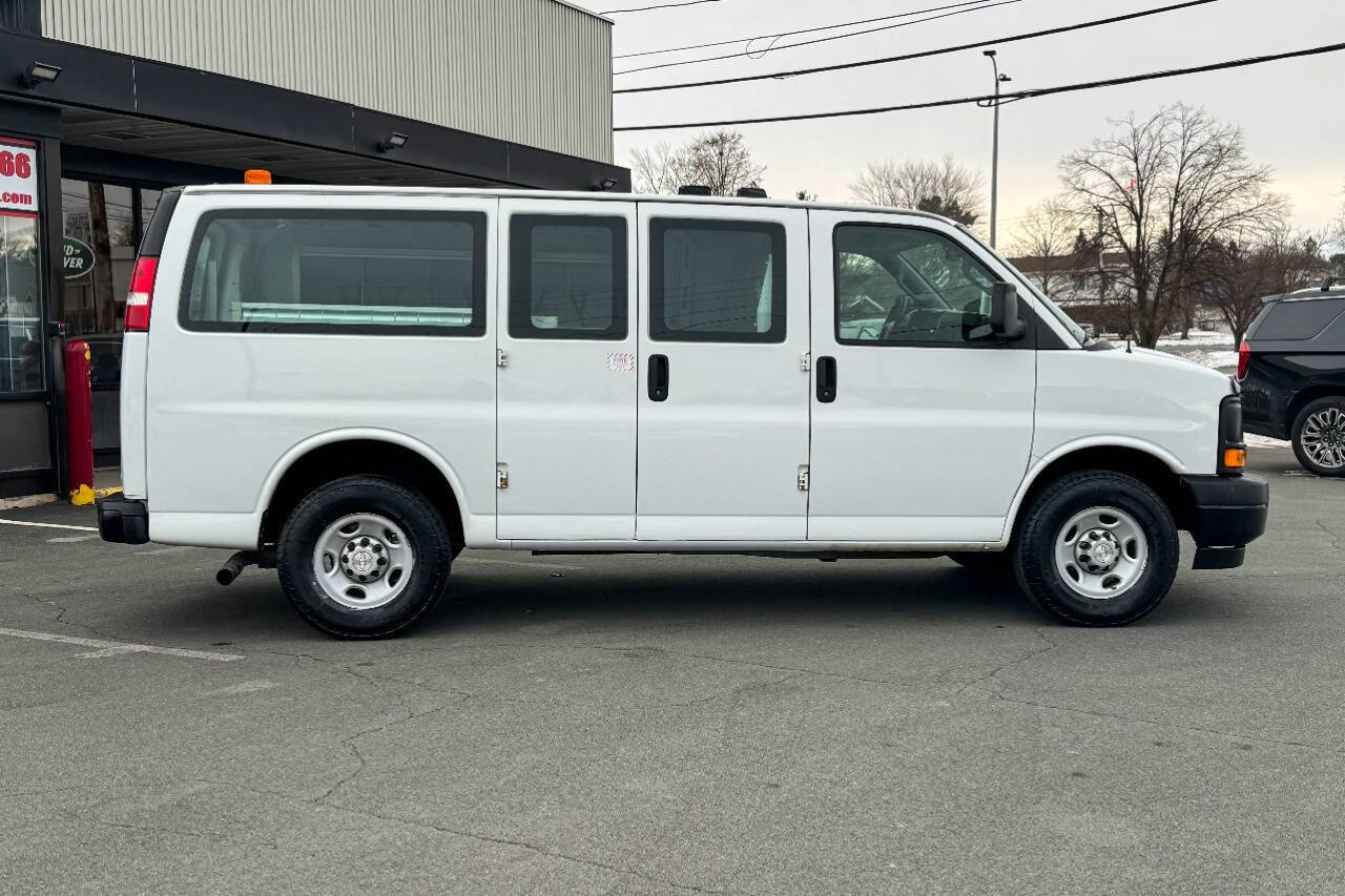 Used 2017 Chevrolet Express 2500 image 3