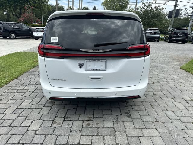 Used 2024 Chrysler Pacifica Touring FWD image 35