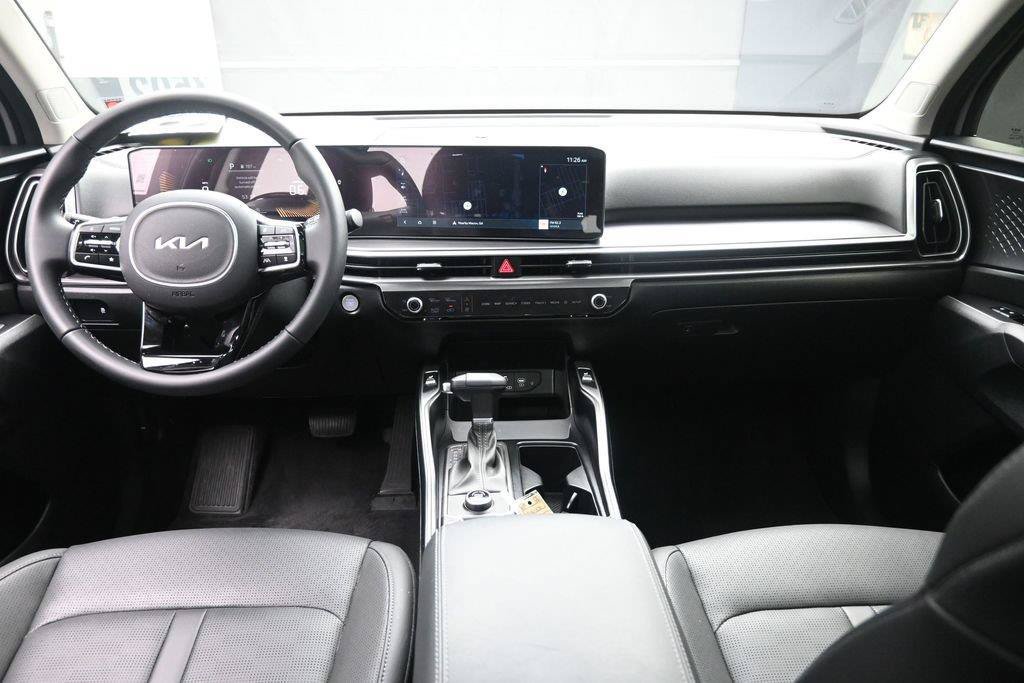 Used 2025 Kia Sorento S w/ Panoramic Sunroof Package FWD image 9