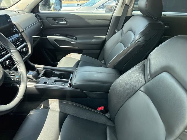 Used 2024 Nissan Pathfinder SL w/ SL Premium Package FWD image 11