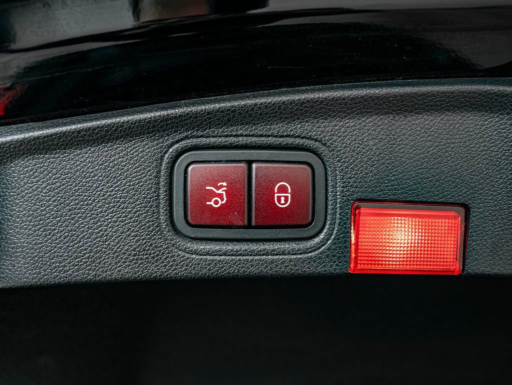 Used 2017 Mercedes-Benz C 300 4MATIC Coupe image 37