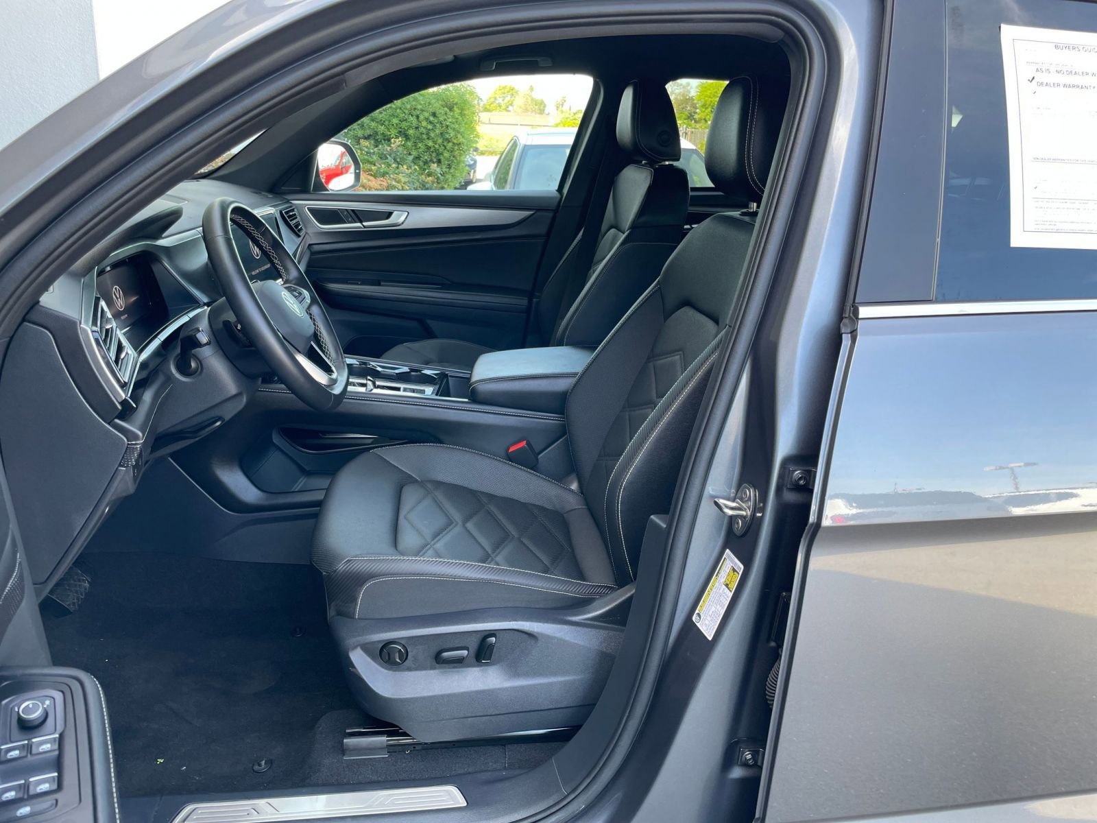 Used 2025 Volkswagen Atlas Cross Sport SE image 38